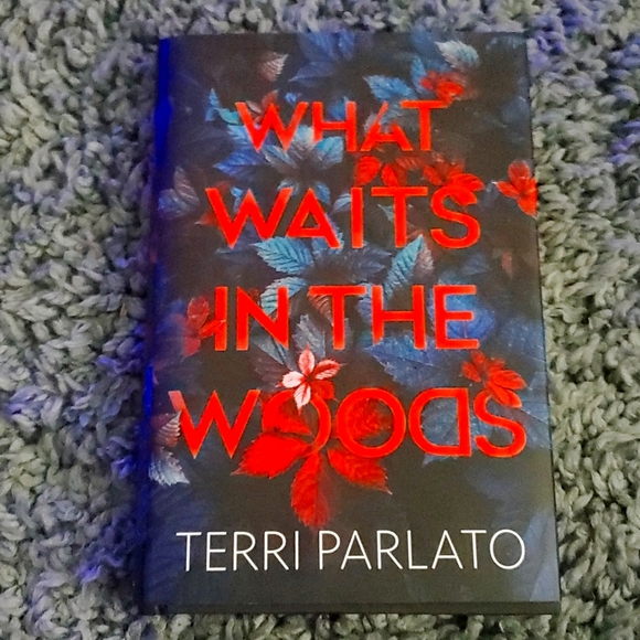 Watch Your Back/What Waits In The Woods-Terri Parlato Hardcover Suspense Novels - Picture 4 of 10